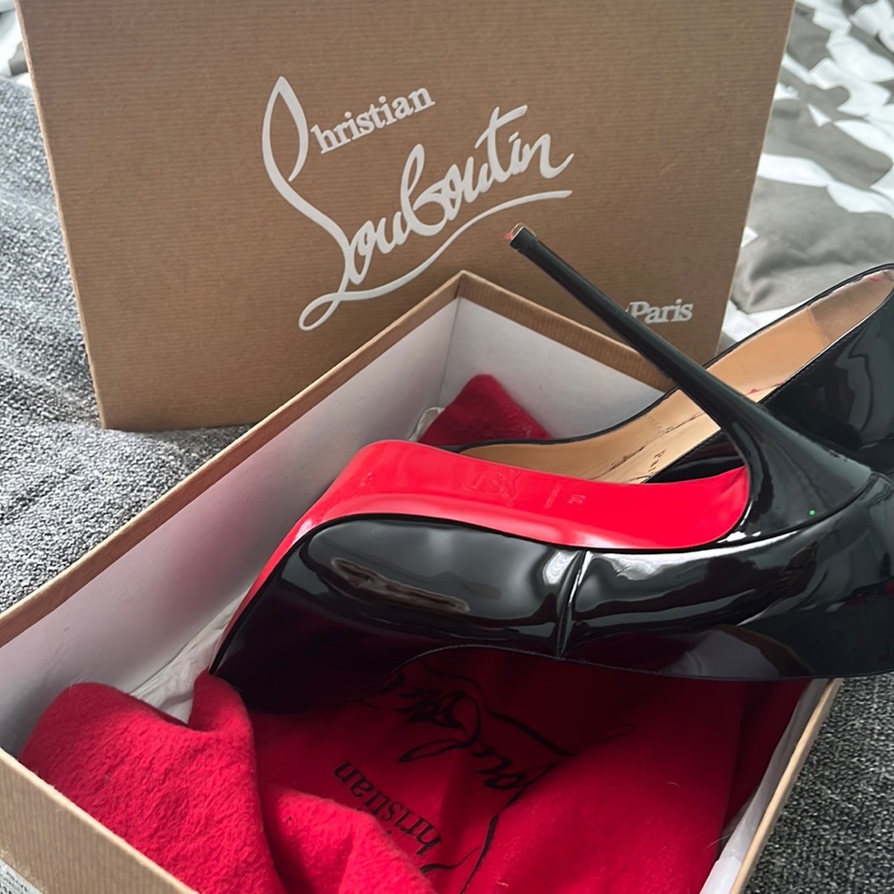 Size 39/9 excellent condition only wore once!